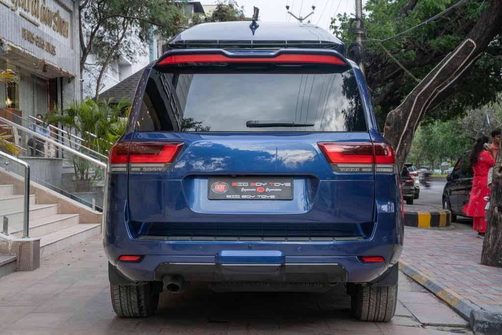 Toyota Land Cruiser LC300 Limousine 