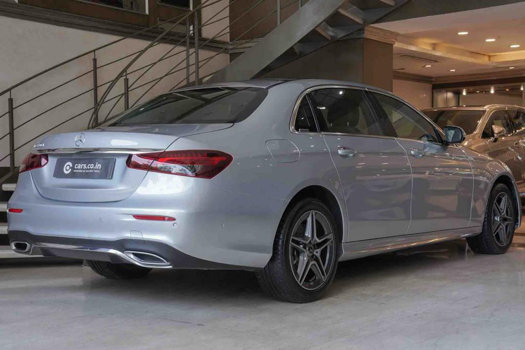 MERCEDES BENZ E220D AMG LINE