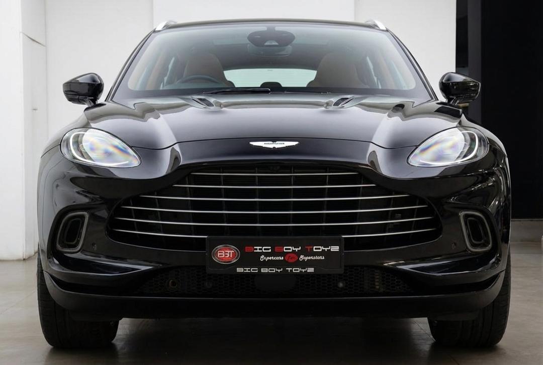 ASTON MARTIN DBX